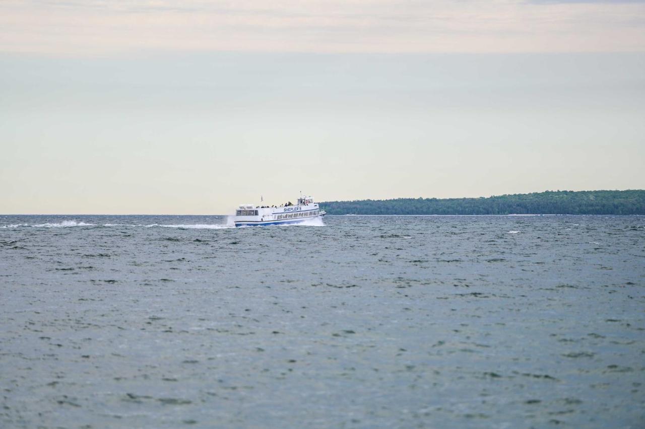 Walkable St Ignace Condo With Lake Huron Views Saint-Ignace Extérieur photo